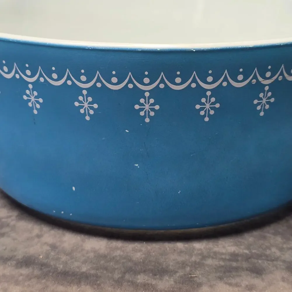 Vintage Pyrex Blue Snowflake Garland Cinderella Mixing Bowl 475-B 2 1/2 QT.